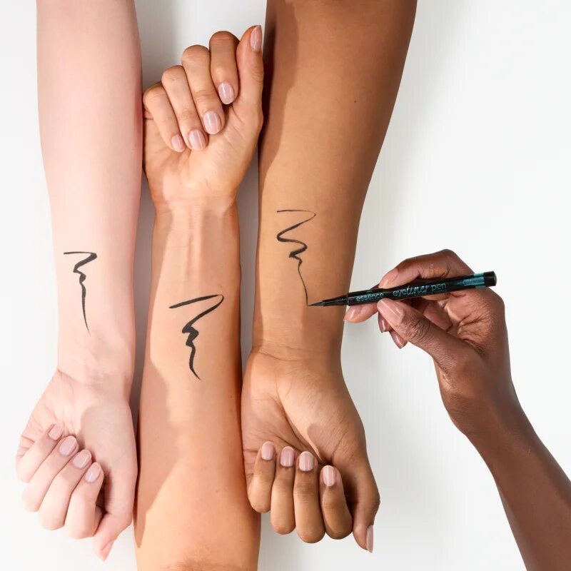 essence Eyeliner Pen precizní voděodolná linka pro dlouhotrvající efekt 1.2 ml
