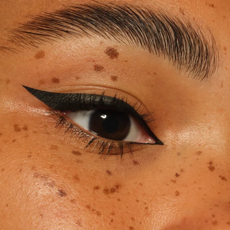 essence Eyeliner Pen precizní voděodolná linka pro dlouhotrvající efekt 1.2 ml