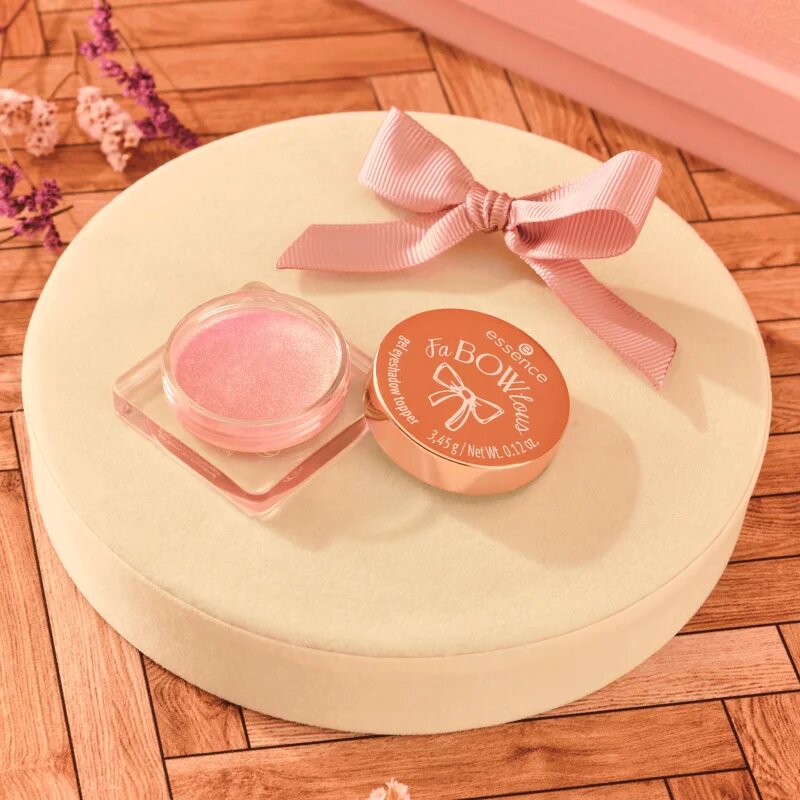 essence FaBOWlous gelové oční stíny se třpytkami odstín 01 Bow So Dazzling! 3.45 g
