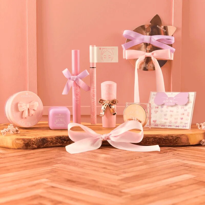 essence FaBOWlous gelové oční stíny se třpytkami odstín 01 Bow So Dazzling! 3.45 g