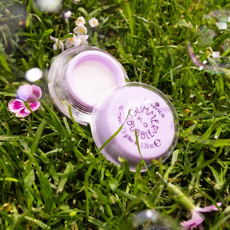 essence GLIMMER IN A BUBBLE hydratační maska na rty se třpytkami odstín 01 Kiss In A Bubble 7.5 g