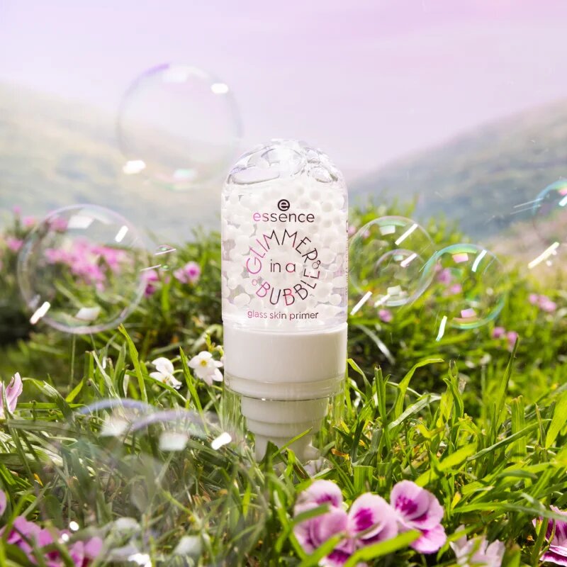 essence GLIMMER IN A BUBBLE tekutá podkladová báze pro zářivý vzhled pleti odstín 01 Bubble Glaze 35 ml