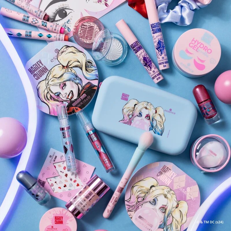 essence Harley Quinn lesk na rty odstín 01 Harley Glow 3 ml
