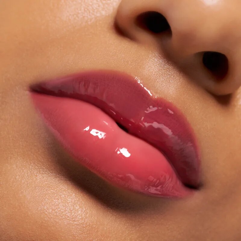 essence Juicy Bomb lesk na rty se zvětšujícím efektem odstín 08 Pure Raspberry 2.6 ml