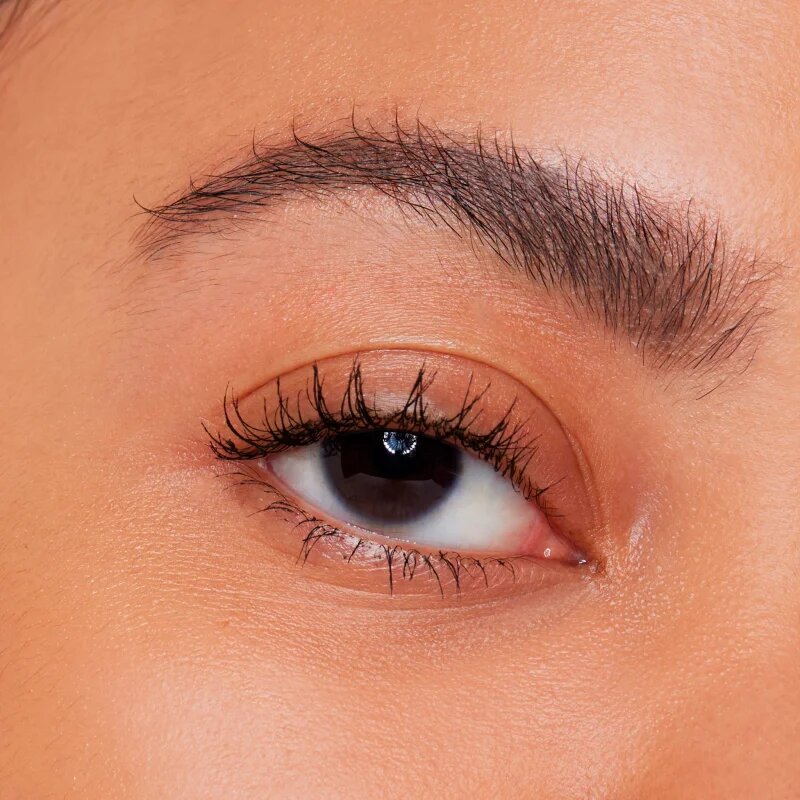 essence Lash Like a Boss řasenka pro objem délku a oddělení řas odstín Ultra Black 95 ml