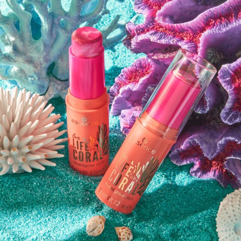 essence LIFE in CORAL rozjasňující tvářenka v tyčince odstín 01 Glowin' Coraltastic Baby! 7 g
