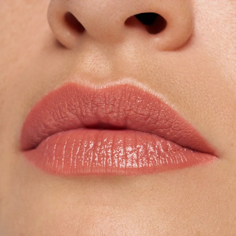 essence satin GLOW krémová rtěnka se saténovým finišem odstín 01 Whole Latte Love 3.5 g