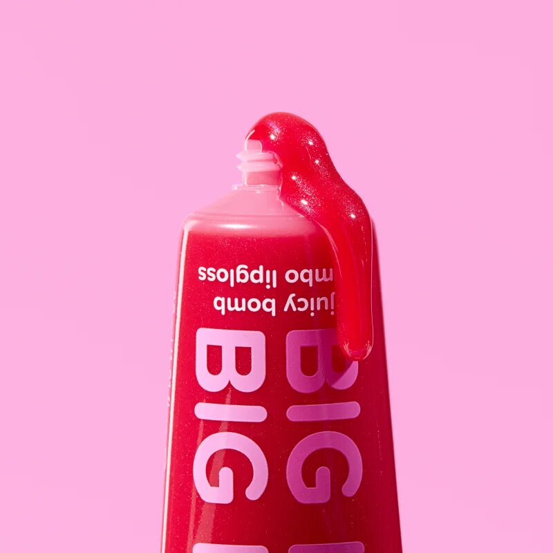 essence Say It With Juicy Big Hug lesk na rty odstín 01 Poppin' Pomegranate 30 ml