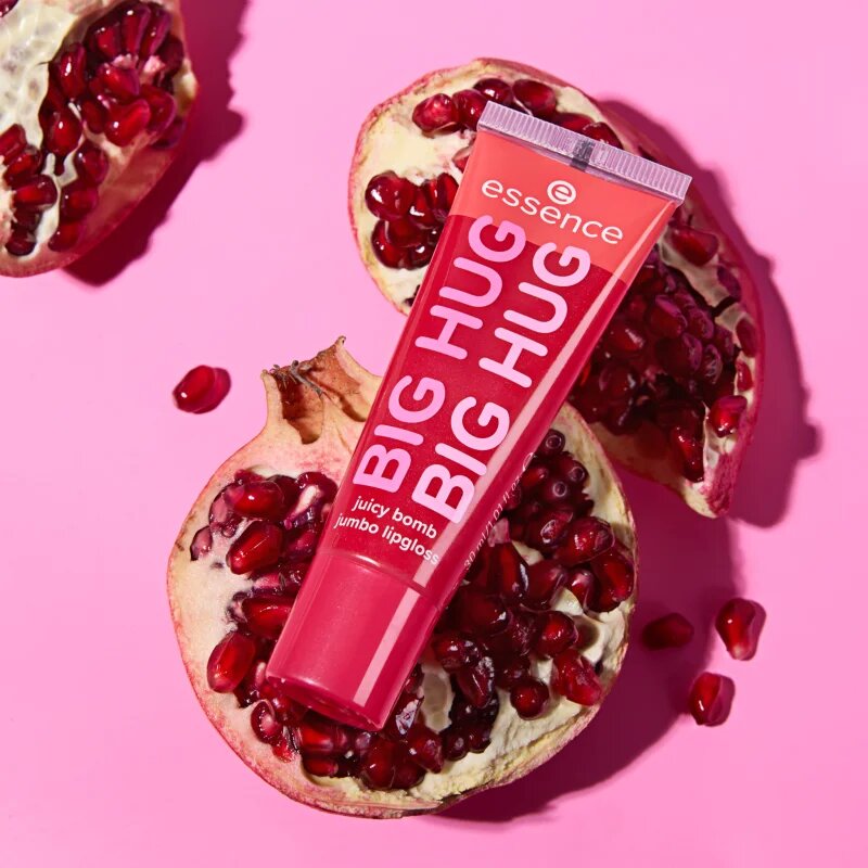 essence Say It With Juicy Big Hug lesk na rty odstín 01 Poppin' Pomegranate 30 ml