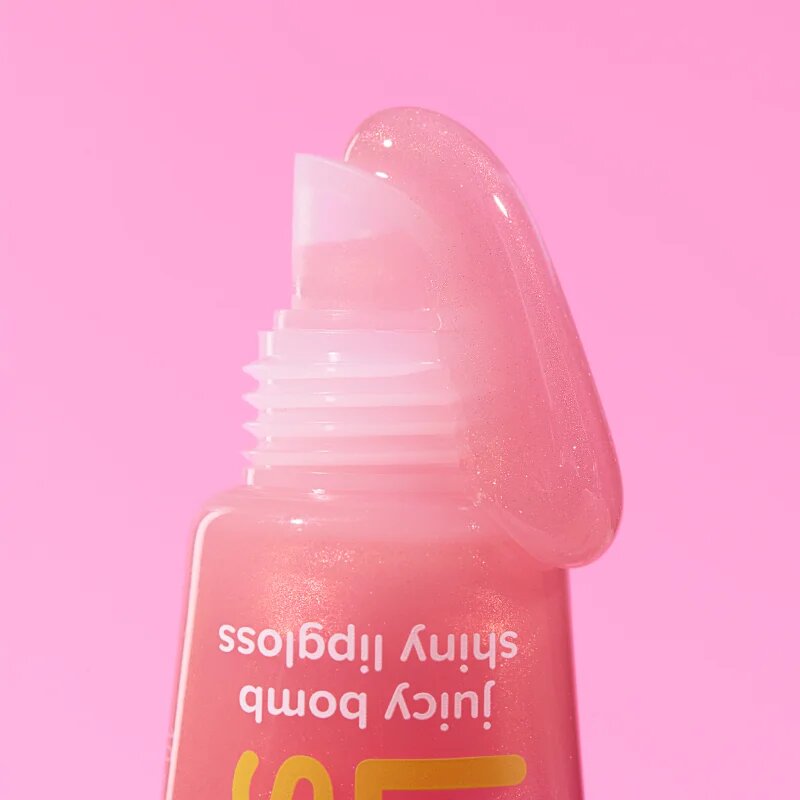 essence Say It With Juicy Little Sunshine třpytivý lesk na rty odstín 05 Awesome Apple 10 ml