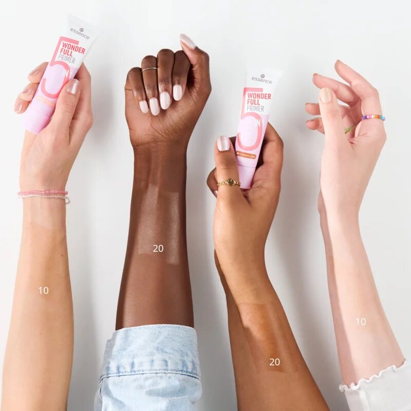 essence WONDER FULL tónovací podkladová báze pod make-up 5 v 1 odstín 10 Light Medium 30 ml