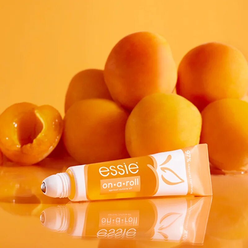 Essie on a roll vyživující olej na nehty roll-on 135 ml
