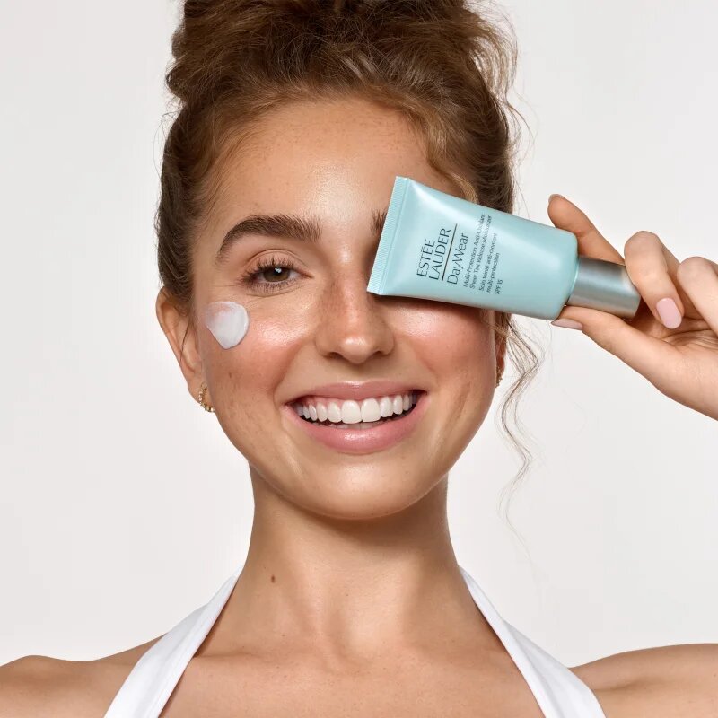 Estée Lauder DayWear Multi-Protection Anti-Oxidant Sheer Tint Release Moisturizer SPF 15 tónovací hydratační krém pro všechny typy pleti SPF 15 50 ml