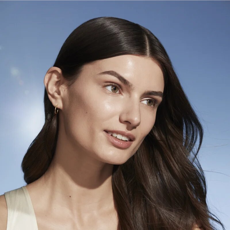 Estée Lauder Futurist SkinTint Serum Foundation With Botanical Oil Infusion SPF 20 pečující make-up SPF 20 odstín 3C2 Pebble 30 ml