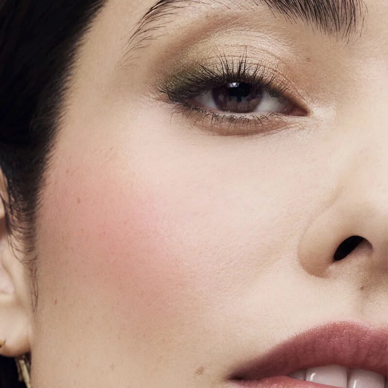 Estée Lauder The Sculpting Blush Powder Blush pudrová tvářenka se štětečkem odstín Rebellious Rose 7 g