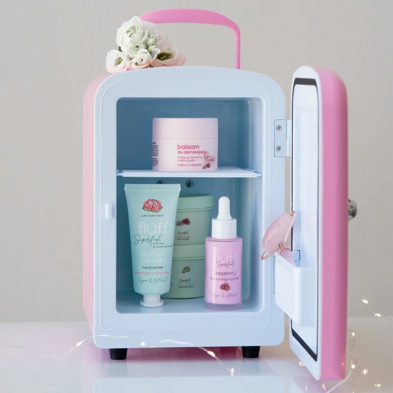 Fluff Cosmetics Fridge Pink mini lednička na kosmetiku 185x250x280 mm 1 ks