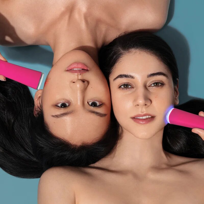 FOREO ESPADA™ 2 pero s modrým světlem pro zmírnění projevů akné Fuchsia 1 ks