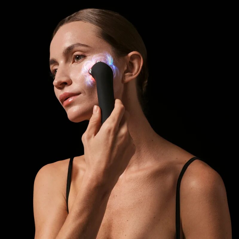 FOREO FAQ™ 402 duální mikroproudové tónovací zařízení s červeným LED světlem 1 ks