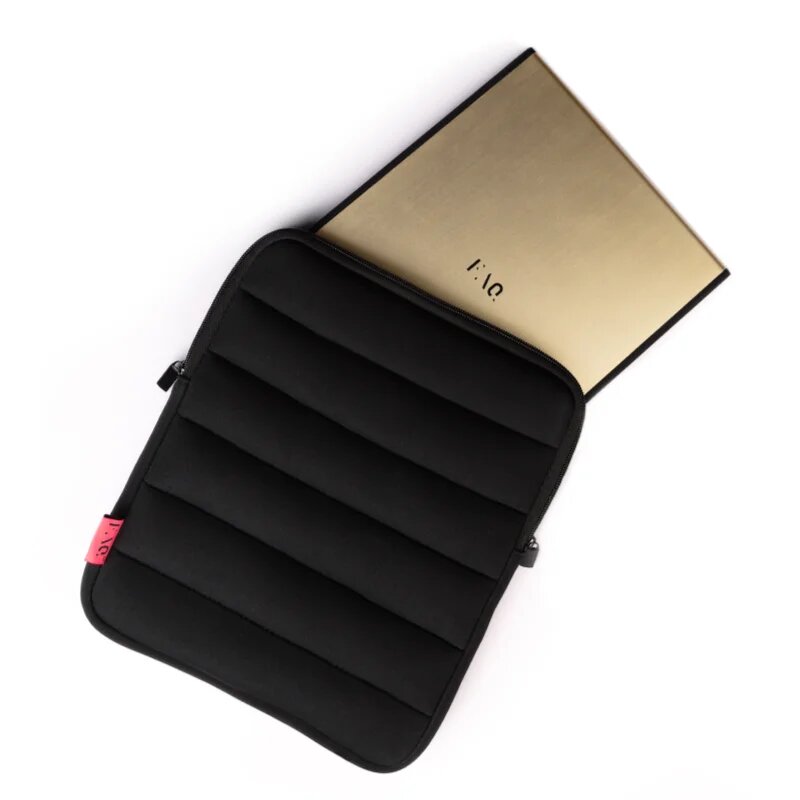 FOREO FAQ™ LED Panel Protective Sleeve polstrované ochranné pouzdro na LED panel od značky FAQ 1 ks
