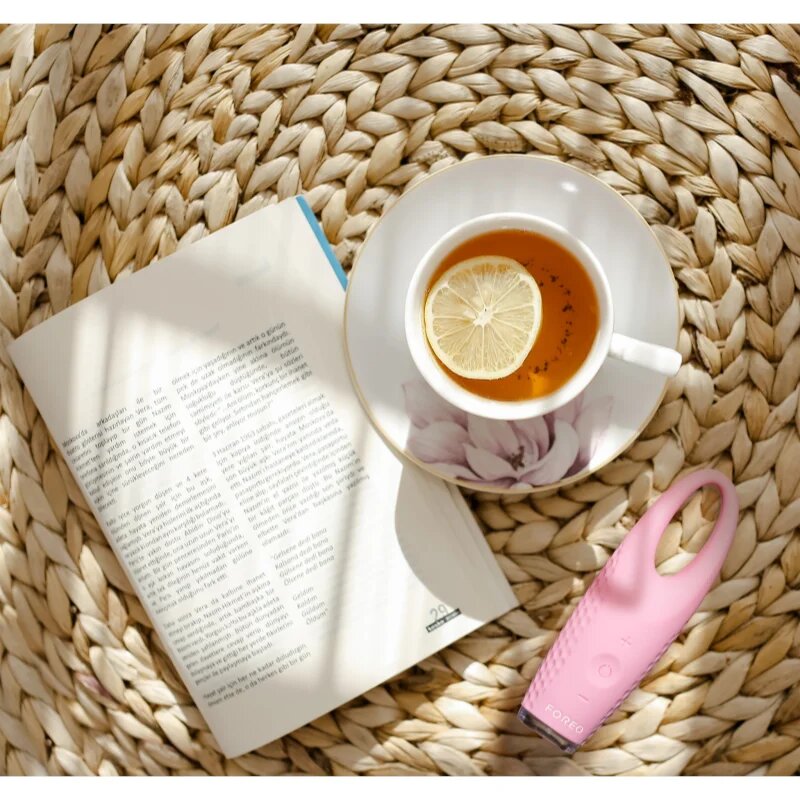 FOREO IRIS™ 2 masážní přístroj na oční okolí Pearl Pink