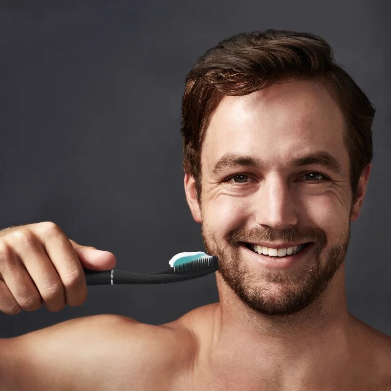 FOREO ISSA™ 4 Plus elektrický zubní kartáček Black 1 ks
