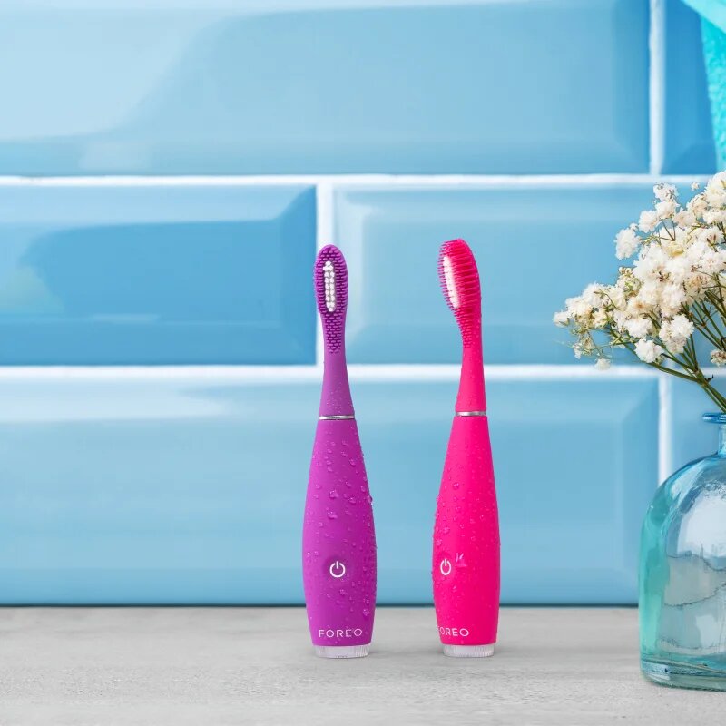 FOREO ISSA™ 4 Smile elektrický zubní kartáček od 5 let Wild Strawberry 1 ks