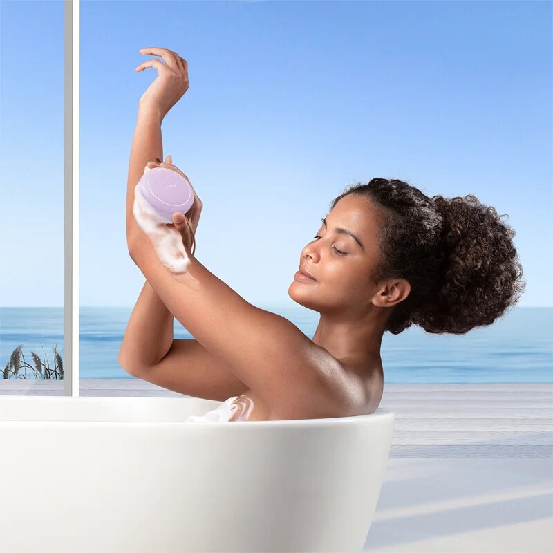 FOREO LUNA™ 4 body masážní kartáč na tělo Lavender