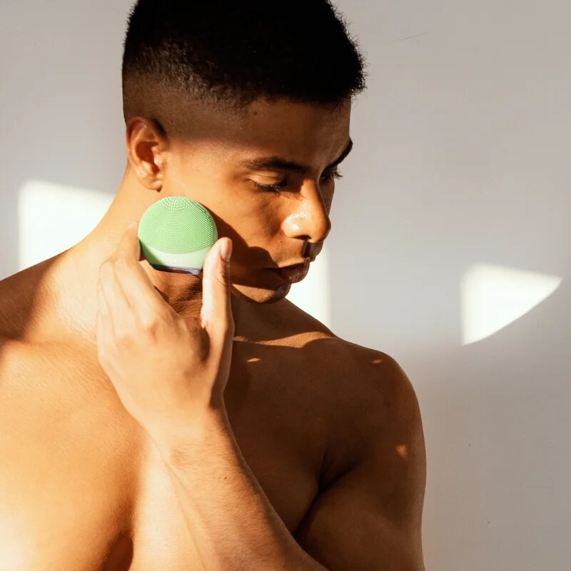 FOREO LUNA™4 Go čisticí sonický přístroj na cesty Pistachio