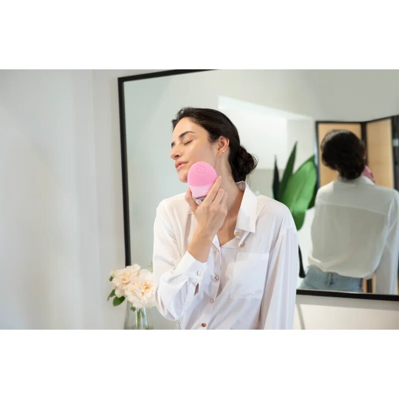 FOREO LUNA™4 Plus čisticí sonický přístroj s termo funkcí a zpevňující masáží normální pleť 1 ks