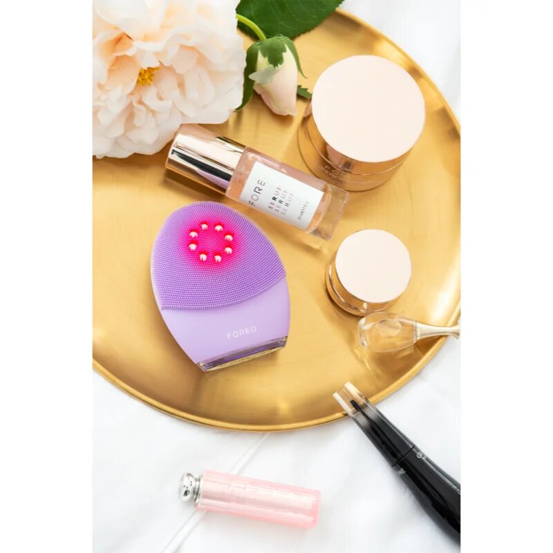 FOREO LUNA™4 Plus čisticí sonický přístroj s termo funkcí a zpevňující masáží pro citlivou pleť 1 ks