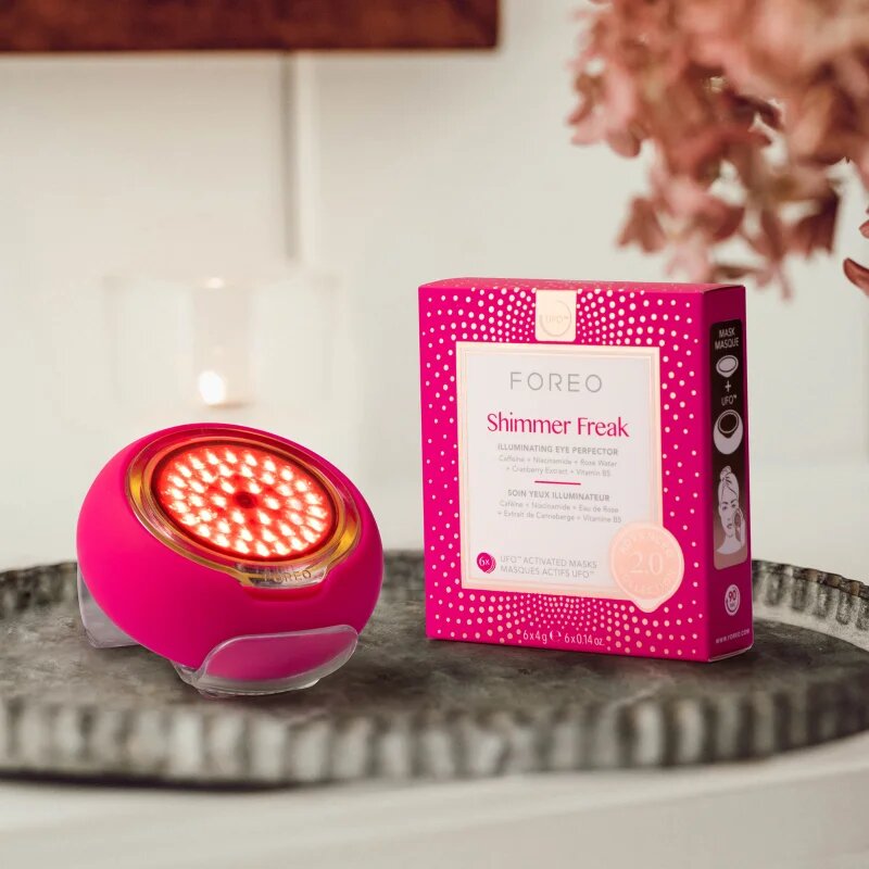 FOREO UFO™ 3 LED sonický přístroj pro urychlení účinků pleťové masky s LED a NIR světlem 1 ks