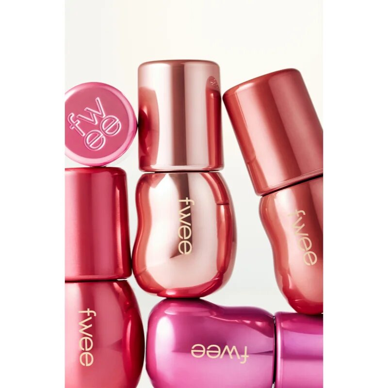fwee 3D Voluming Gloss hydratační lesk na rty pro zvětšení objemu odstín A05 Currant 30% 5.3 g