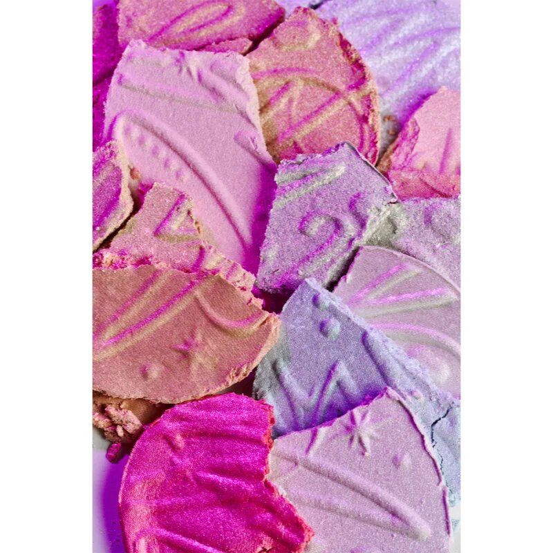 fwee Glitz Stone Highlighter rozjasňovač na tvář a oční okolí odstín 12 Merry Aurora 5.2 g