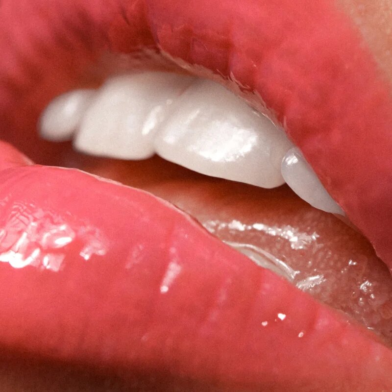 Gabriella Salvete Glosstitude Peptide Lip Gloss hydratační lesk na rty odstín 04 Coral Energy 10 ml