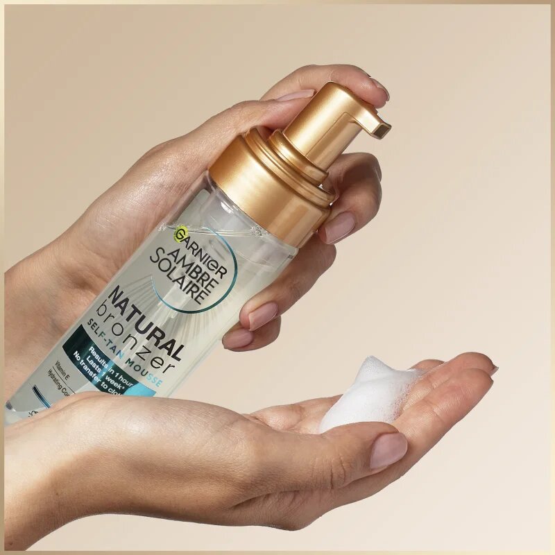 Garnier Ambre Solaire Natural Bronzer samoopalovací pěna na obličej a tělo s hydratačním účinkem 200 ml