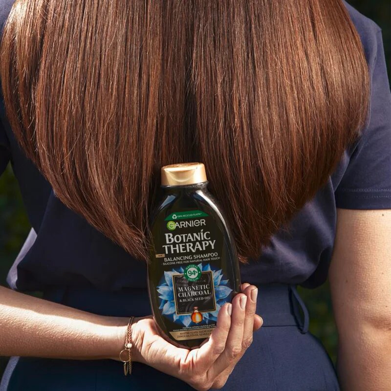 Garnier Botanic Therapy Magnetic Charcoal šampon pro mastnou vlasovou pokožku a suché konečky 400 ml
