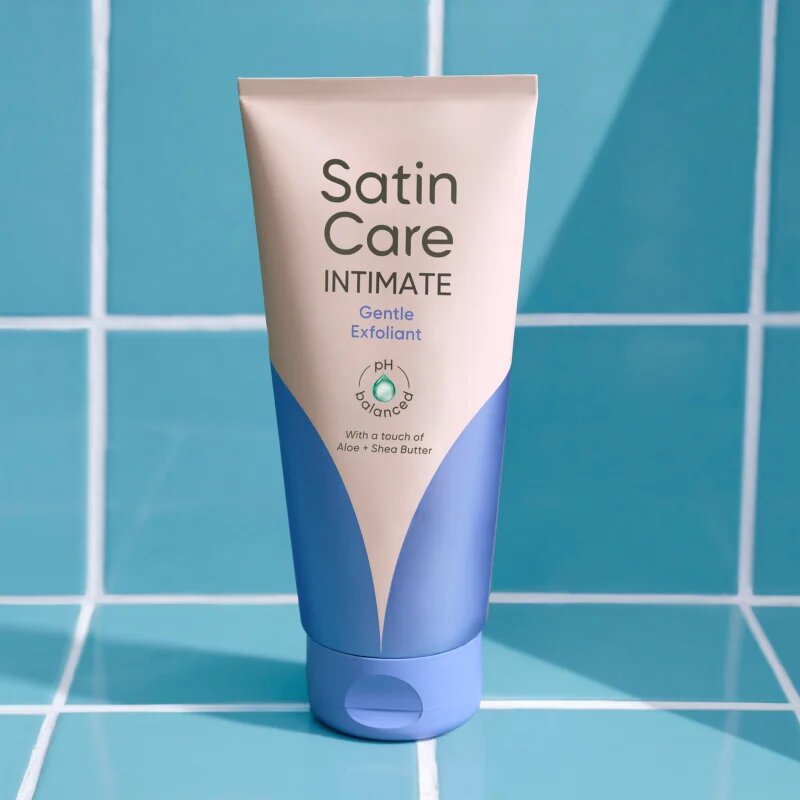 Gillette Satin Care Intimate jemný peeling pro úpravu linie bikin 177 ml