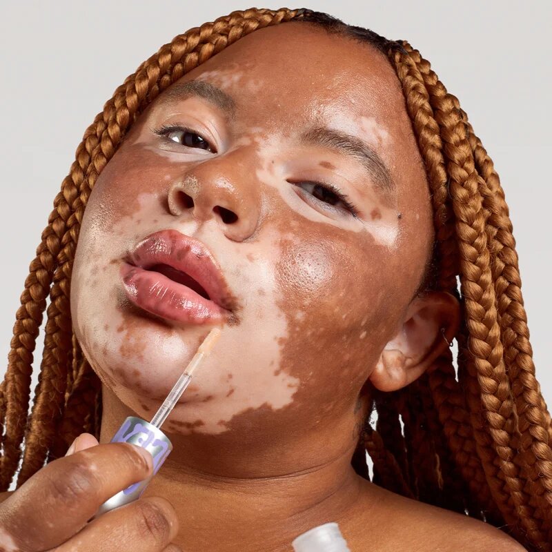 Glow Hub Gen Gleam hydratační lesk na rty odstín Milked 3 ml
