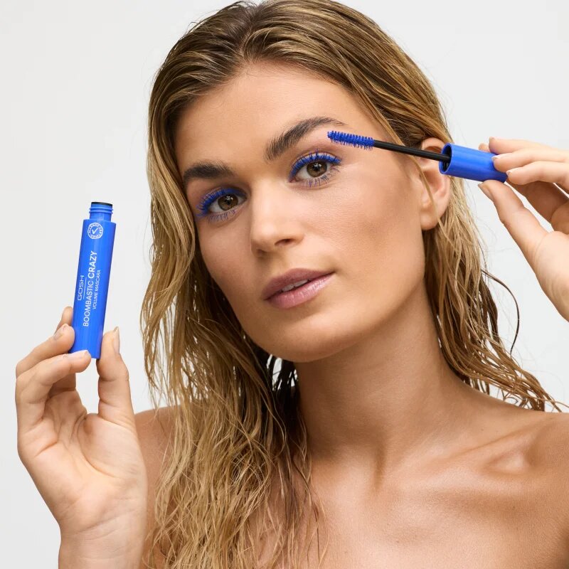 GOSH COPENHAGEN Boombastic řasenka pro objem a natočení řas odstín 002 Crazy Blue 13 ml