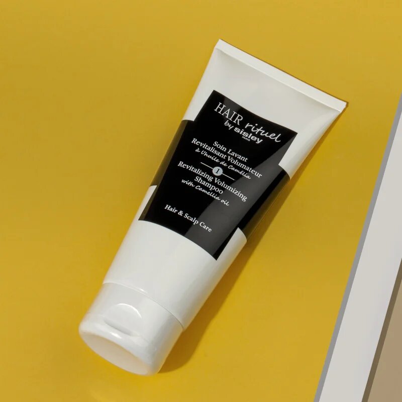 Hair Rituel by Sisley Revitalizing Volumizing Shampoo with Camellia oil šampon pro objem jemných vlasů bez obsahu sulfátů 500 ml