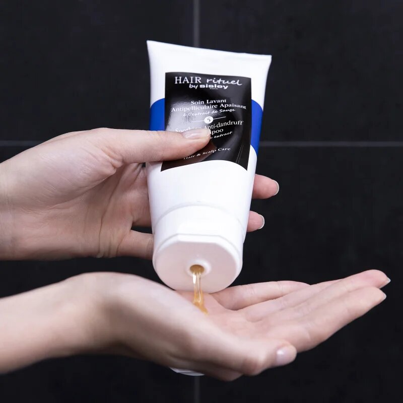 Hair Rituel by Sisley Soothing Anti-dandruff Shampoo šampon proti lupům se zklidňujícím účinkem 200 ml