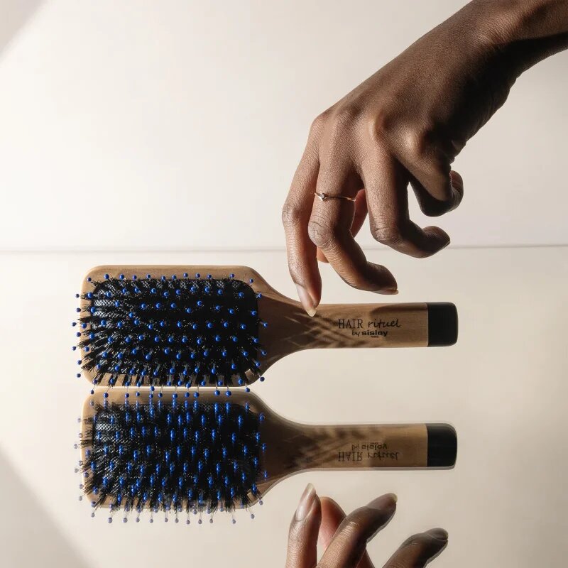 Hair Rituel by Sisley The Pocket Brush Radiance & Softness kartáč pro lesk a hebkost vlasů 1 ks