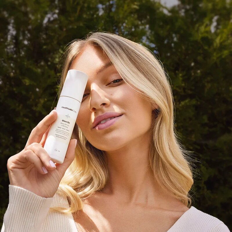 Health Labs Care Glow On SPF 50+ with Melanin denní krém SPF 50+ 50 ml
