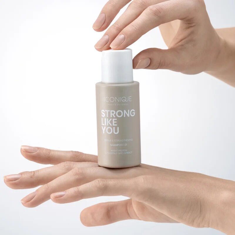 ICONIQUE Professional STRONG LIKE YOU Repair & Strengthening regenerační šampon pro poškozené vlasy 70 ml