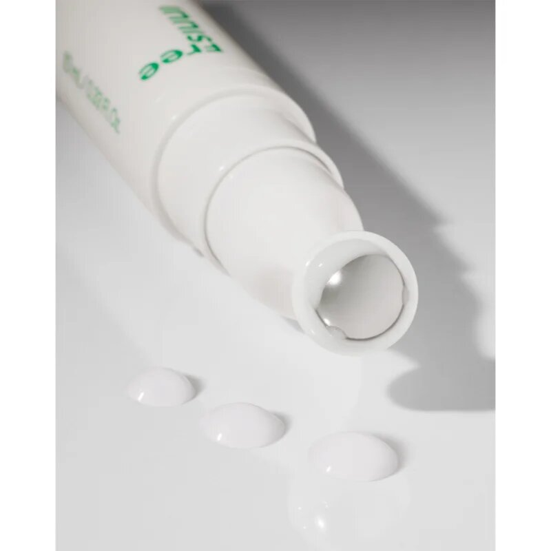 innisfree Green Tea Caffeine Bright-Eye Serum chladivý oční roll-on proti otokům a tmavým kruhům 10 ml