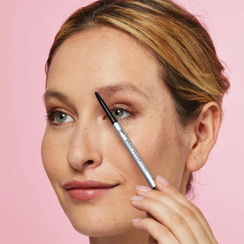 IT Cosmetics Brow Power Micro tužka na obočí odstín Universal Taupe 0.16 g