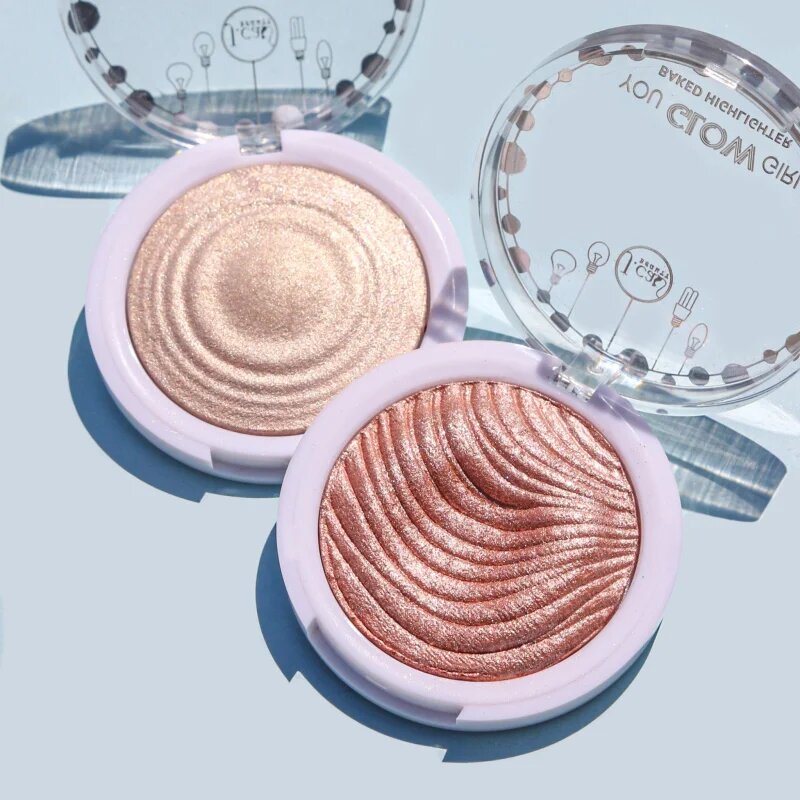 J.Cat Beauty You Glow Girl zapečený rozjasňovač odstín 107 Moon and Back 8.5 g