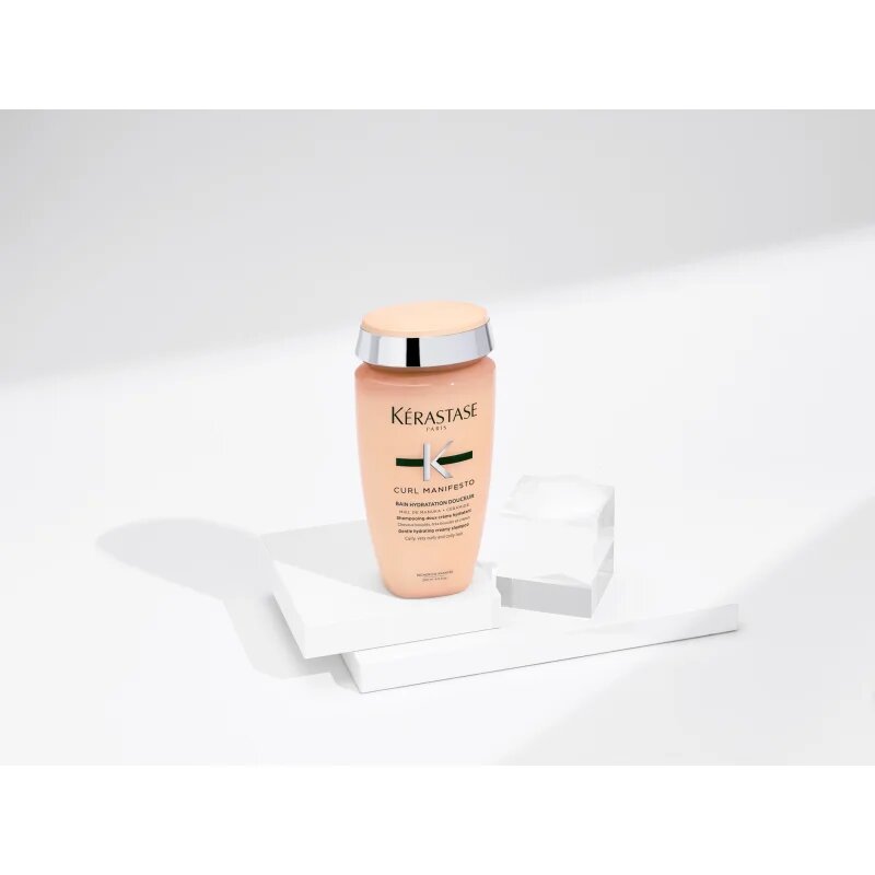 Kérastase Curl Manifesto Bain Hydratation Douceur vyživující šampon pro vlnité a kudrnaté vlasy 250 ml