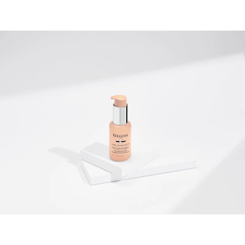 Kérastase Curl Manifesto Huile Sublime Repair vyživující olej pro vlnité a kudrnaté vlasy 50 ml