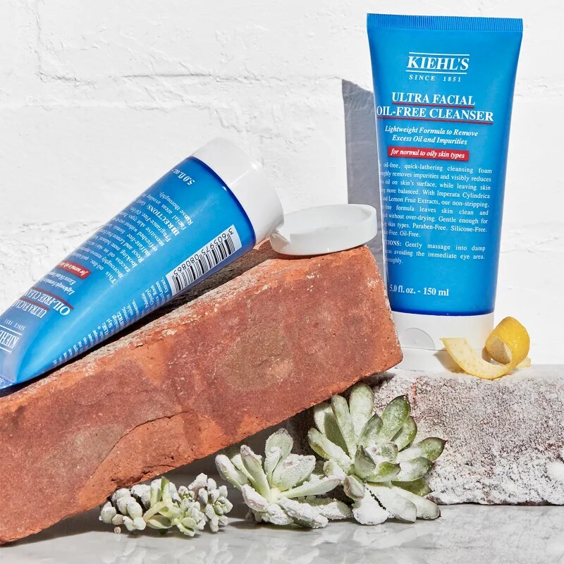 Kiehl's Ultra Facial Oil-Free Cleanser osvěžující čisticí pěna pro normální až mastnou pleť 150 ml